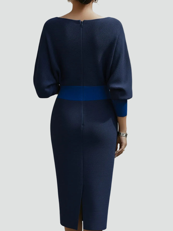 Midi jurk van gebreide stof, elegant met watervalhals en driekwartmouw