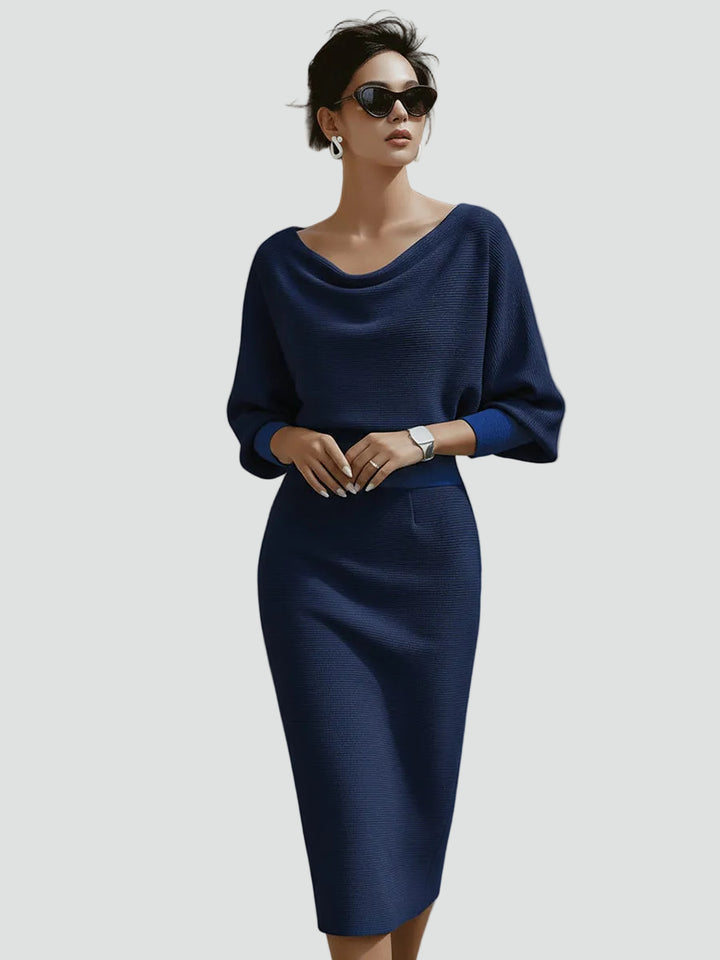 Midi jurk van gebreide stof, elegant met watervalhals en driekwartmouw