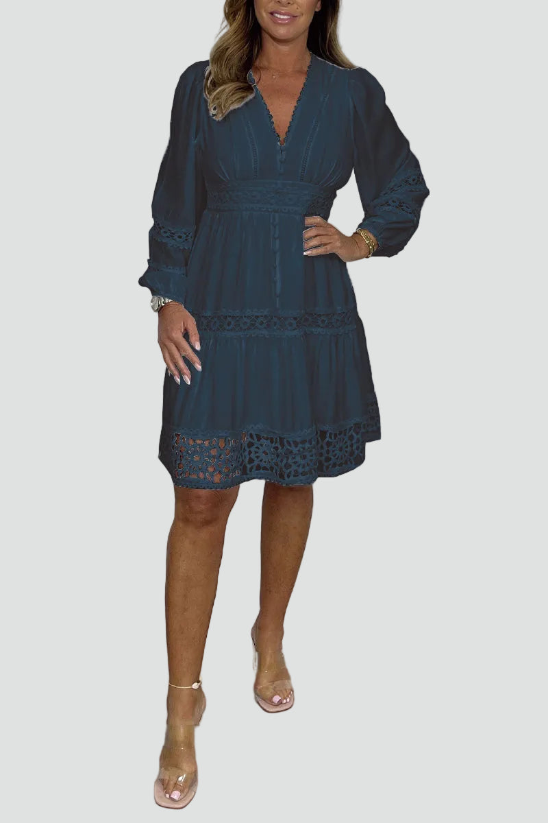 Letnia sukienka mini boho z koronką i rękawem na imprezę