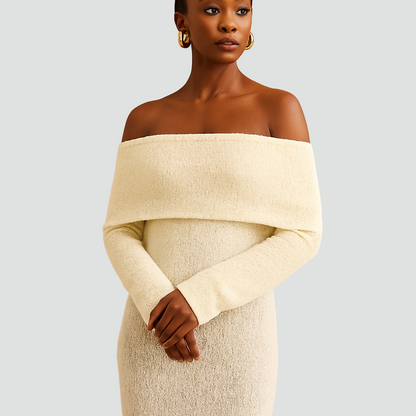 Długa dzianinowa sukienka z odkrytymi ramionami i długim rękawem