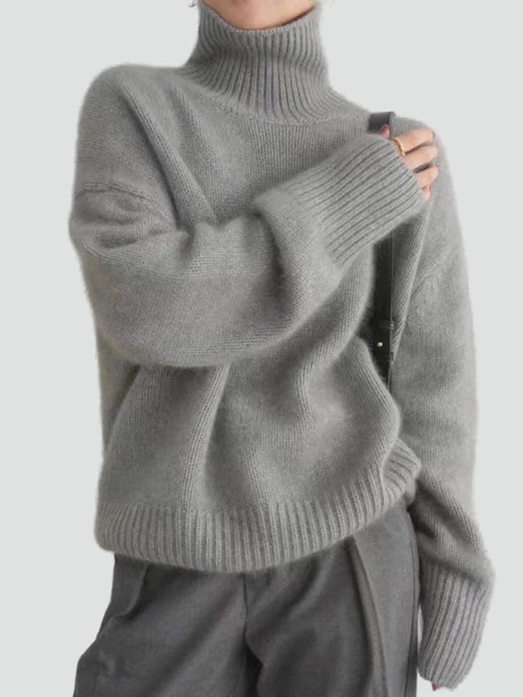 oversized-sweter-damski-z-golfem-i-lu-ny-3
