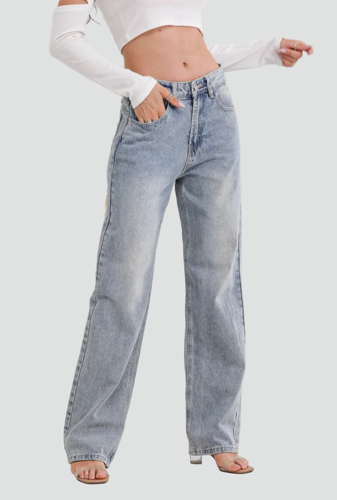 Damskie jeansy straight z wysokim stanem i przetarciami