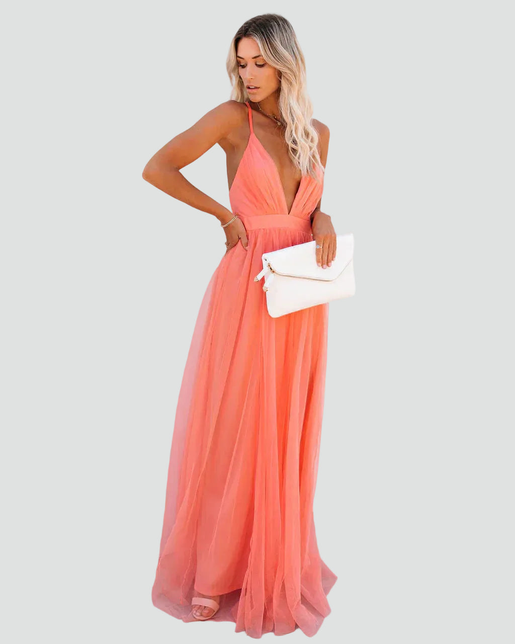 Koralowa sukienka maxi na ramiączkach z odkrytymi plecami