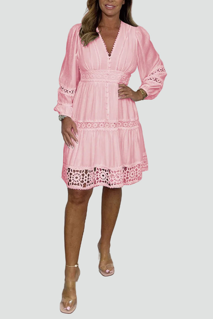 Letnia sukienka mini boho z koronką i rękawem na imprezę