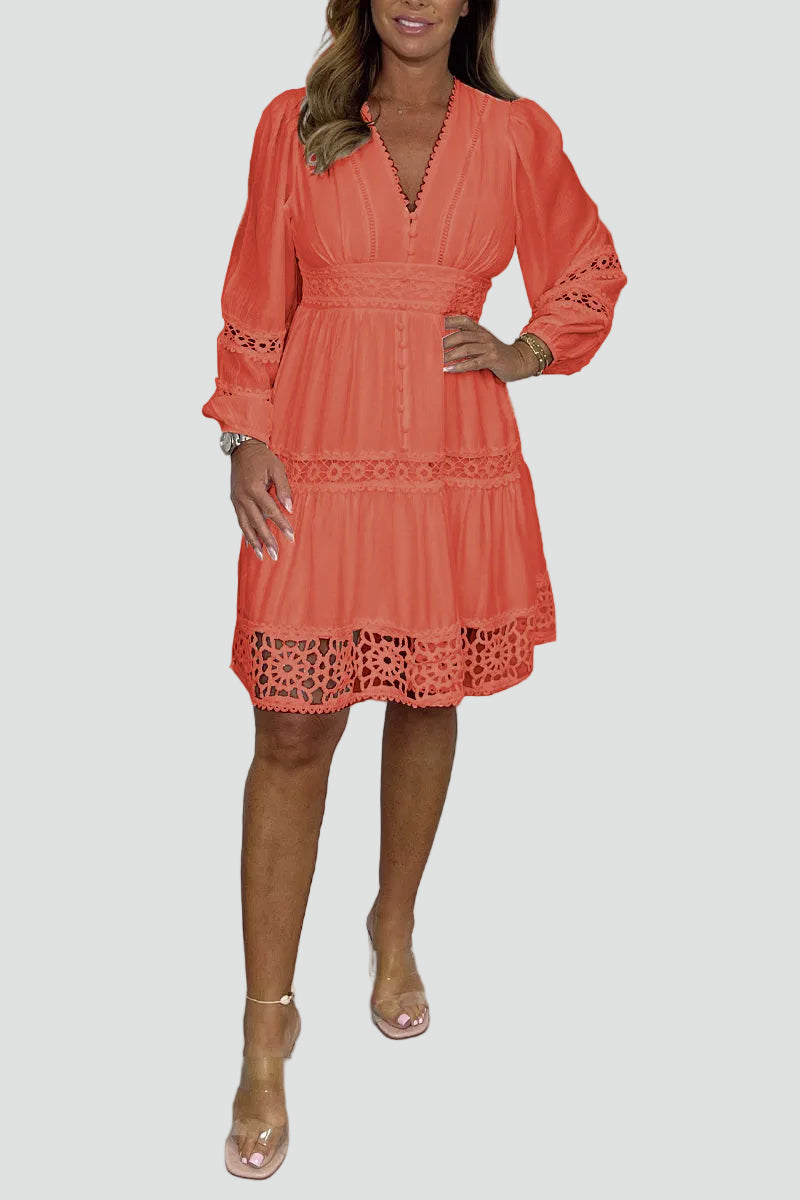 Letnia sukienka mini boho z koronką i rękawem na imprezę