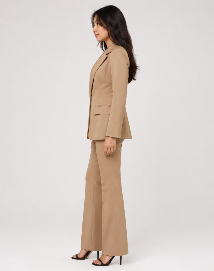 Ensemble élégant pour femme avec veste et pantalon