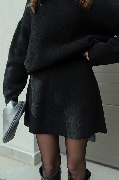 Dzianinowy komplet oversize elegancki damski sweter i spódnica