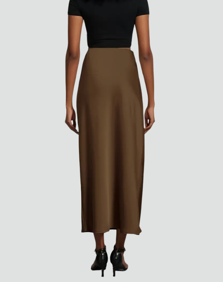 Satin midi skirt with a simple and elegant cut