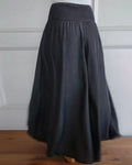 Women's wide-leg trousers with an elasticated waistband and pockets