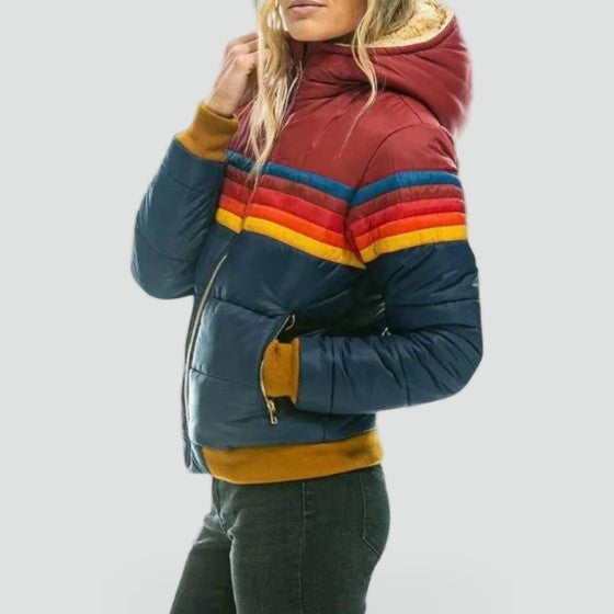stylowa-kurtka-damska-z-kapturem-i-paska-4