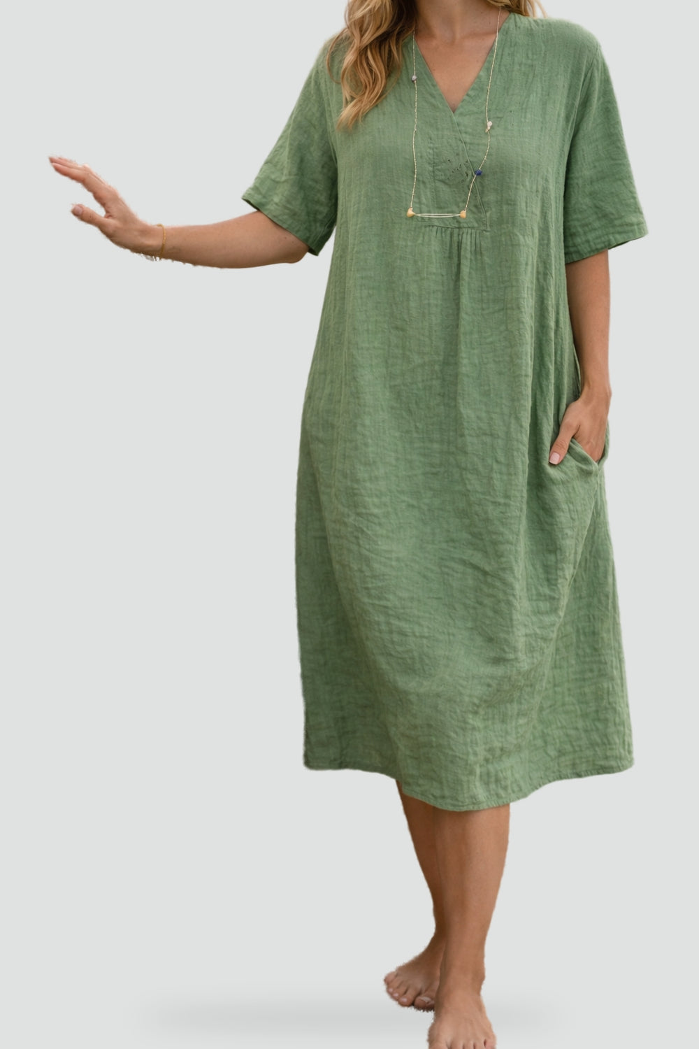 sukienka-midi-damska-z-dekoltem-w-serek--2