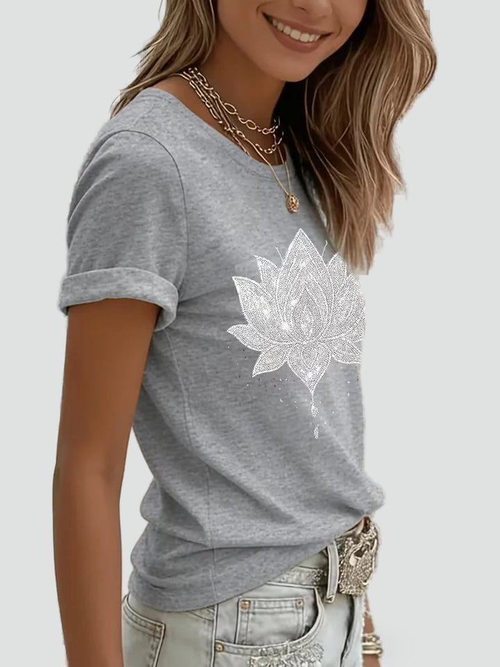 t-shirt-damski-z-lotusowym-wzorem-i-kr-t-35