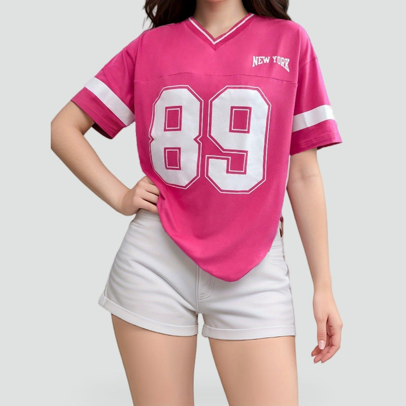 t-shirt-damski-z-numerem-i-kontrastowymi-6