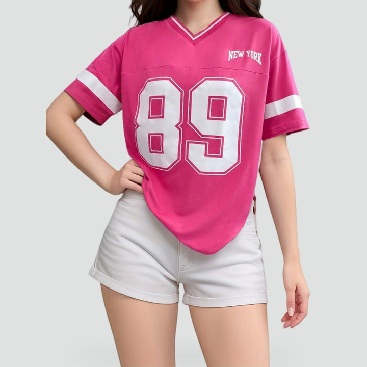t-shirt-damski-z-numerem-i-kontrastowymi-6