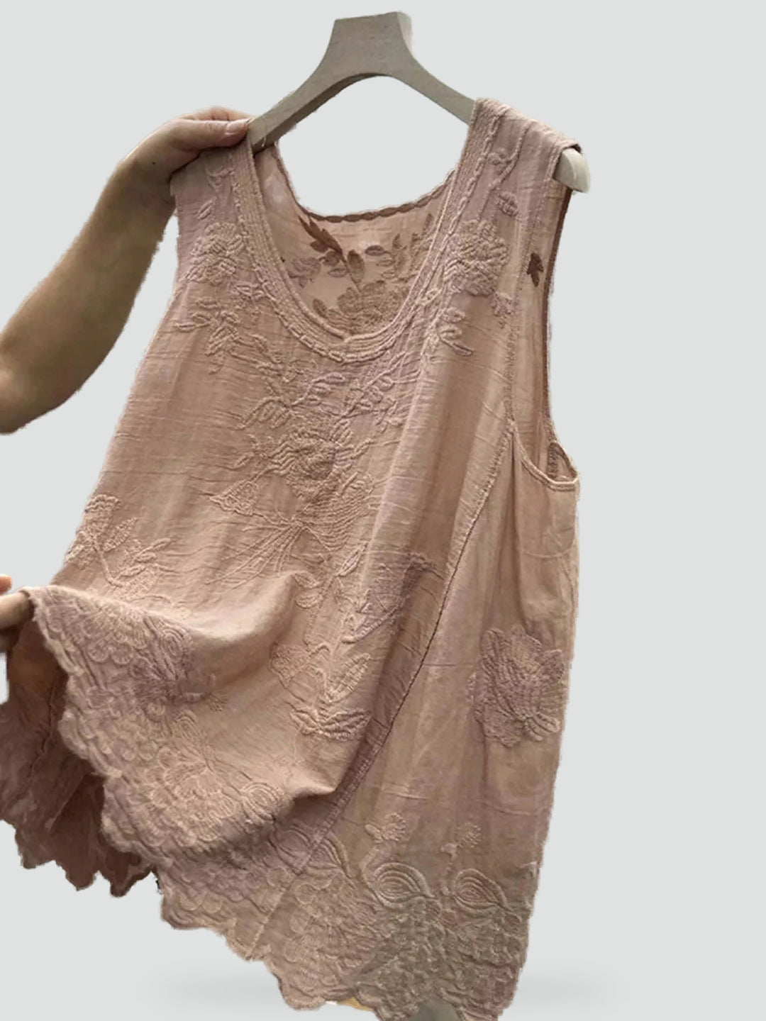 tank-top-damski-z-haftem-i-falbaniastym--2