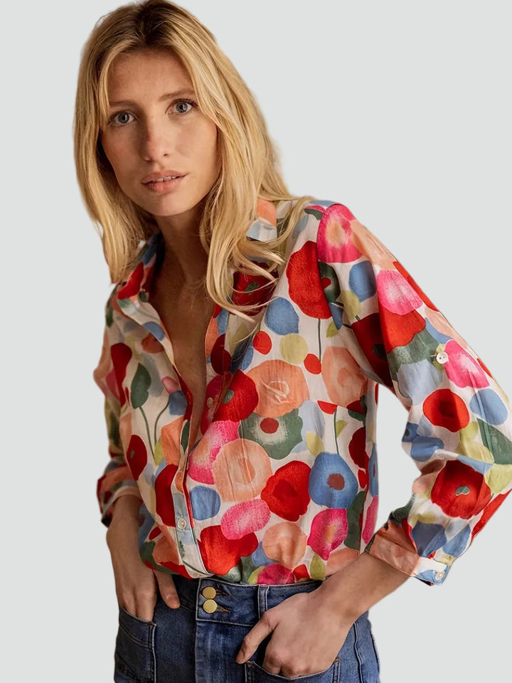 Elegant women's blouse with floral print and button closure