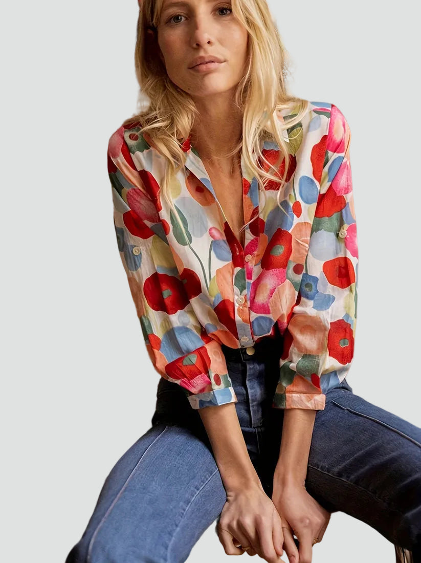 Elegant women's blouse with floral print and button closure