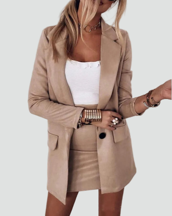Ensemble femme avec jupe et veste classique
